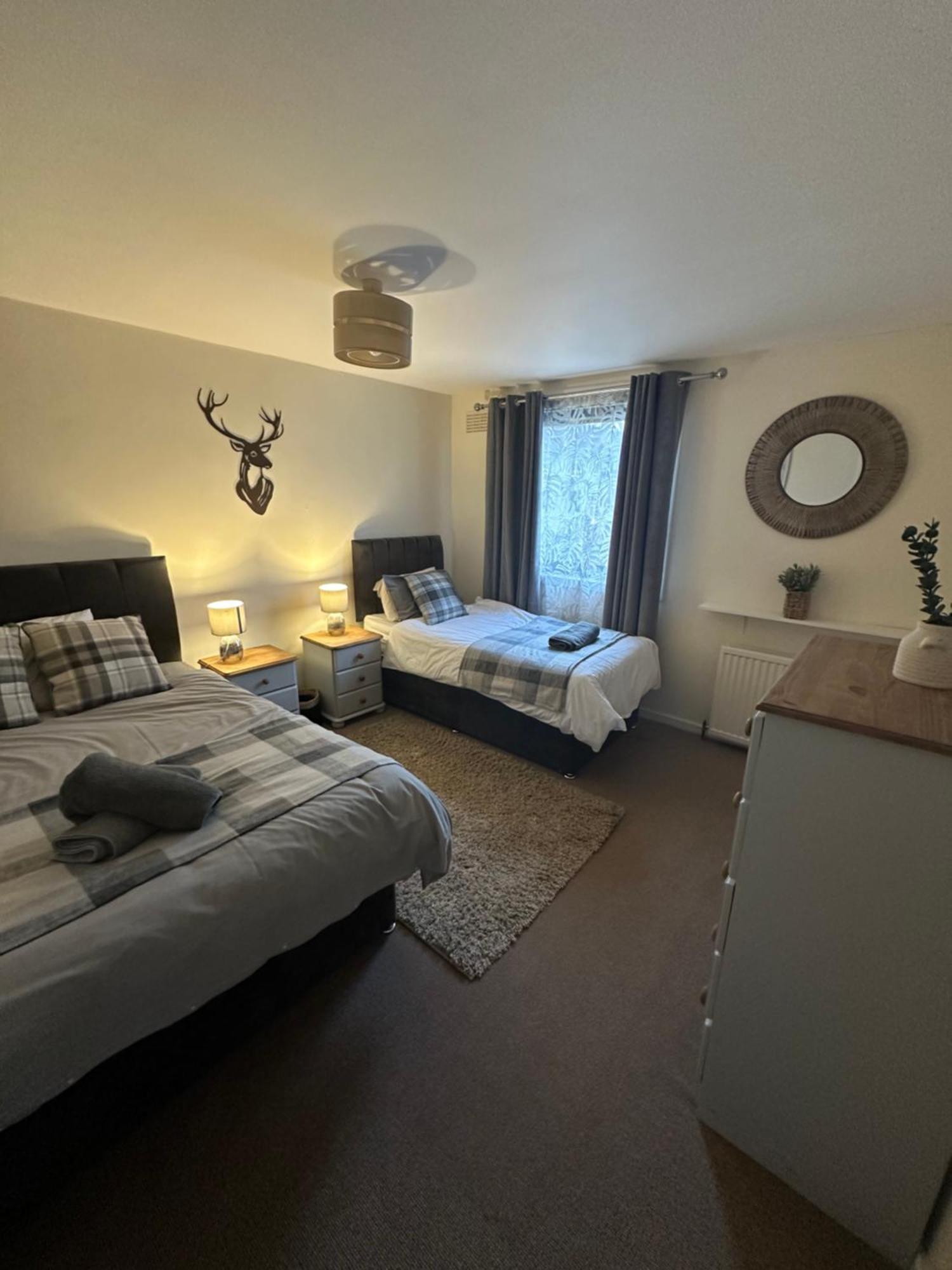 Dalneigh Spacious 3 Bedroom Flat Close To City Center מראה חיצוני תמונה