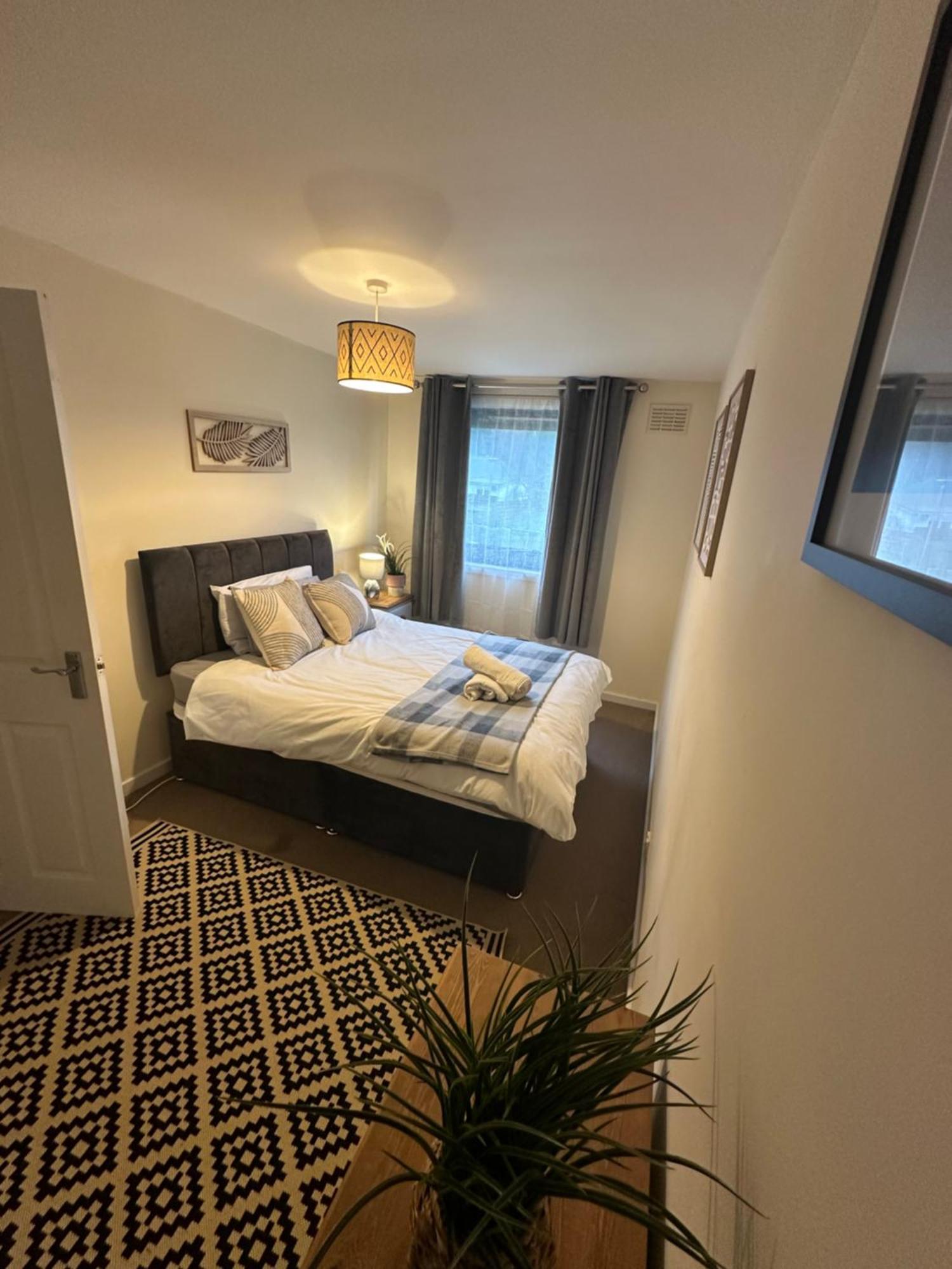 Dalneigh Spacious 3 Bedroom Flat Close To City Center מראה חיצוני תמונה